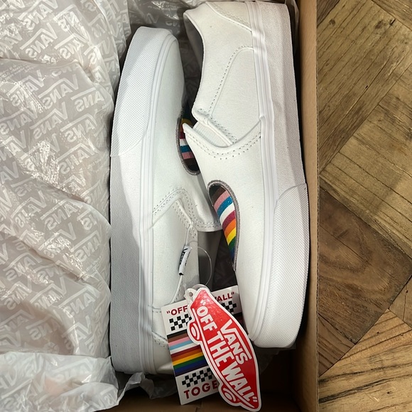 š VANS Asher Slip-on Shoes Rainbow Heart Womenās NWT - Picture 4 of 7